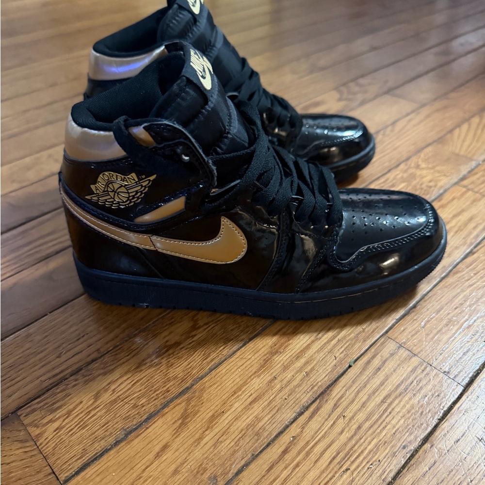 Nike Jordan 1 Retro High black metallic and gold